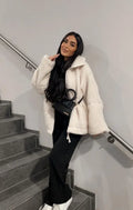 Gilet teddy court chaud et élégant pour femme – Camille